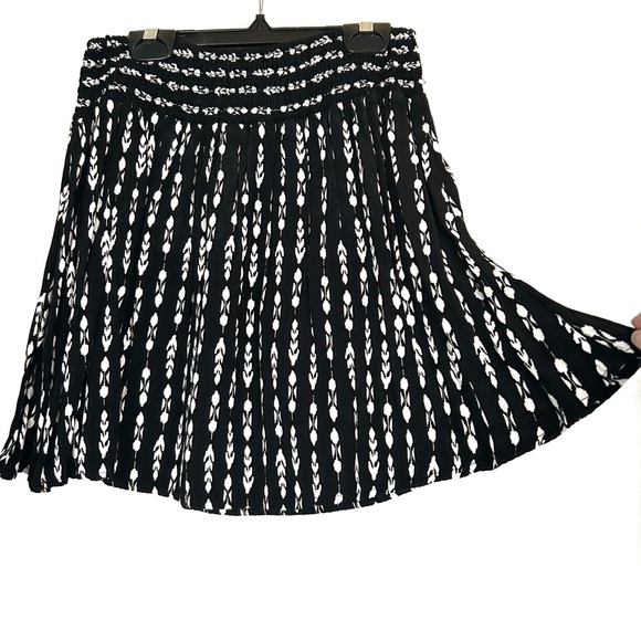 Garage Black and White Feather Design Skirt Elastic Waist Spring Summer Boho S - Picture 3 of 14